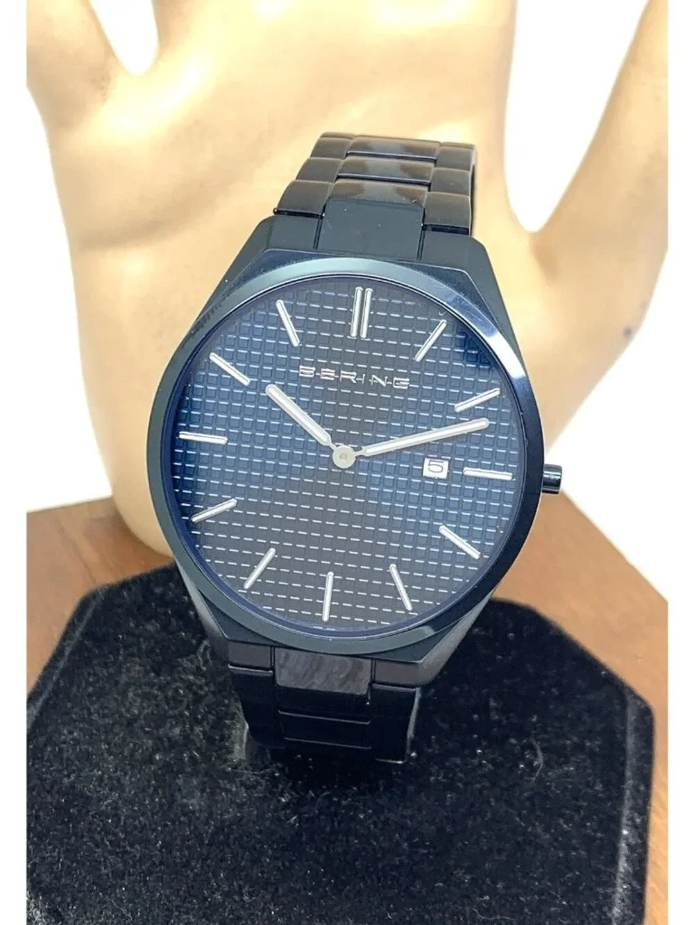 Bering Men's Watch 17240-797 Quartz Blue Dial Date Stainless Steel 40mm